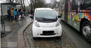 Trafikkreglene §17.1 h Holdeplass for buss/drosje/sporvogn